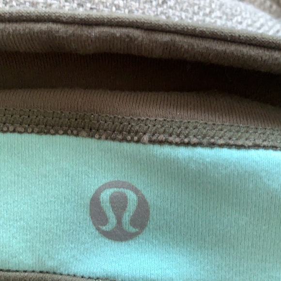 Reversible lululemon shorts - Picture 4 of 10